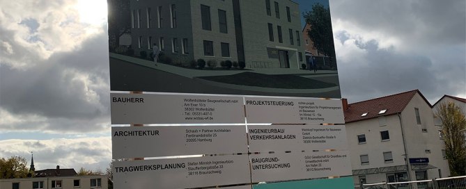 Bauschild Neubau Verwaltungsgebäude Grüner Platz 24