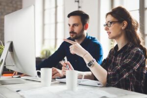 Software-Ingenieure arbeiten am Projekt