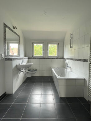 Großzügige Dachgeschosswohnung mit Abstellraum, 38170 Schöppenstedt, Dachgeschosswohnung