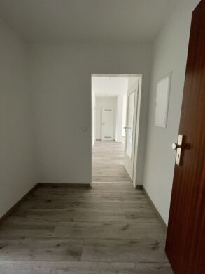 Sanierte 3-Zimmerwohnung mit Sonnenbalkon, 38304 Wolfenbüttel, Etagenwohnung
