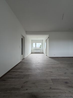 Frisch sanierte 4-Zimmerwohnung mit Balkon, 38170 Schöppenstedt, Etagenwohnung